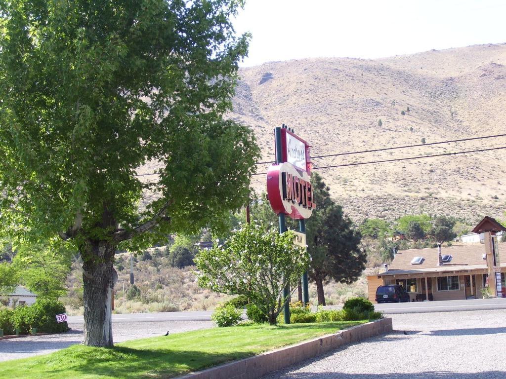 Andruss Motel Walker ภายนอก รูปภาพ